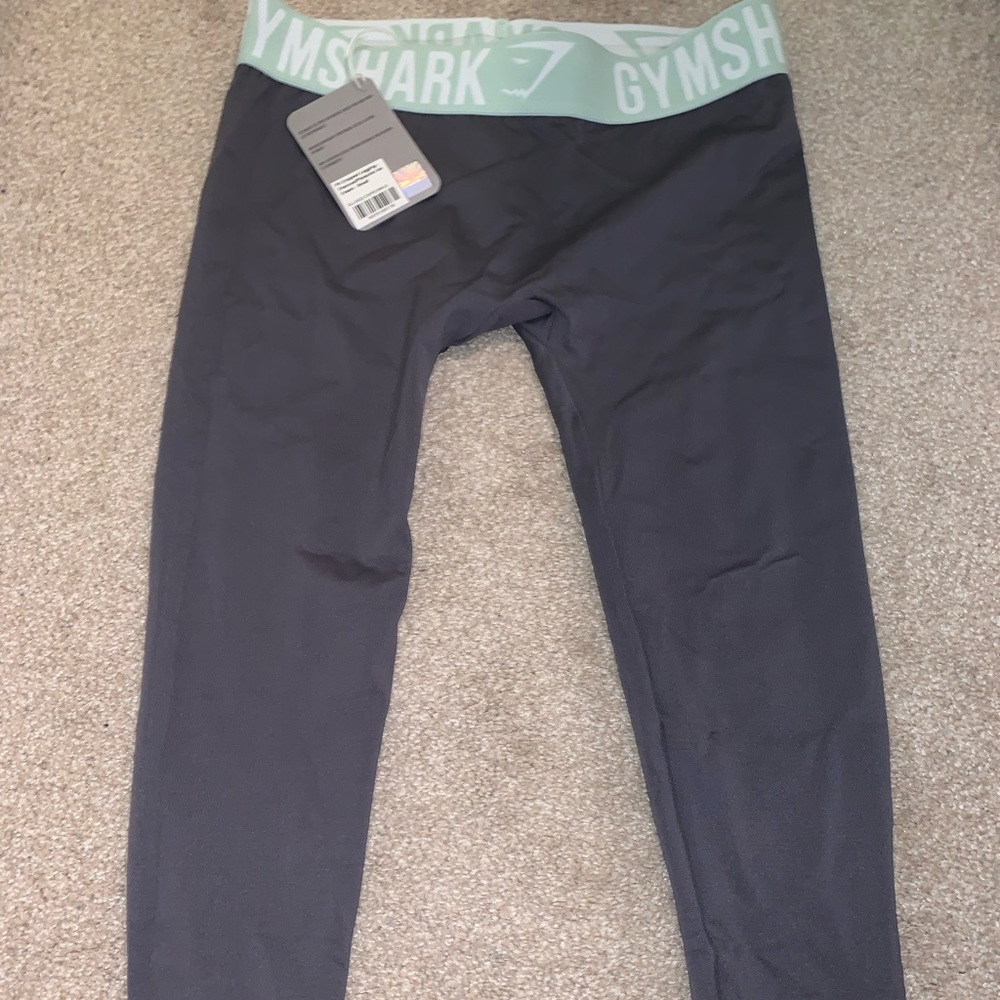 charcoal & grey cropped gymshark leggings